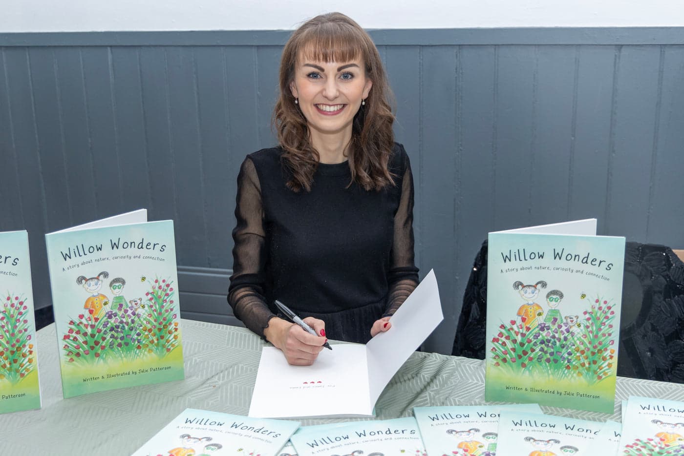 Julie Patterson signing copies of Willow Wonders